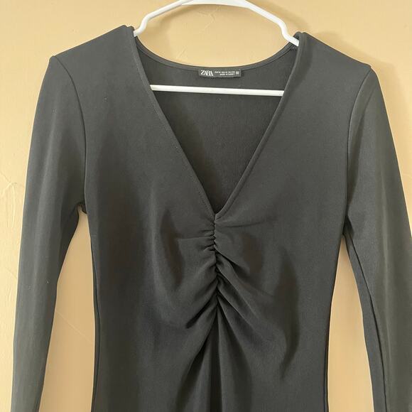 Zara Women's Black V-Neck Long-Sleeve Ruched Bodycon Midi Dress: Size Medium - Picture 2 of 4
